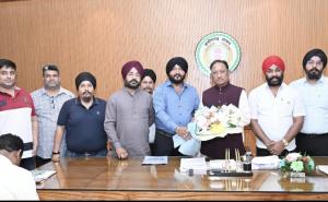 Historical moment: A grand Gurudwara will be built in 'Basna', the land sanctified by the feet of Guru Nanak Dev Ji; CM Sai gets invitation for Hola Mohalla festival and Bhoomi Pujan of Gurudwara Sahib in Garh Phuljhar to be held on 15th, Chairman of Chhattisgarh State Minority Commission Amarjeet Singh Chhabra, Chhattisgarh, Khabargali