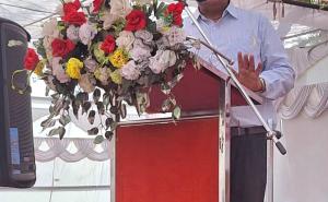 Women should remain aware of their rights.  Dr. Dinesh Mishra, Ophthalmologist and President of the Superstition Eradication Committee, delivering a lecture at the District Women's Awareness Camp, Raipur, Chhattisgarh,Khabargali