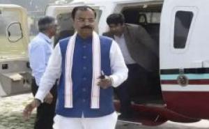 Smoke billows from Deputy Chief Minister's helicopter, emergency landing in Luckno hindi news latest news khabargali