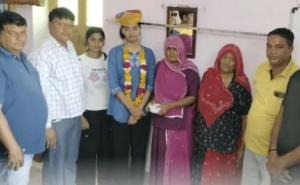 Labourer's daughter cracks UPSC, becomes IAS officer, entire village celebrates hindi news big news khabargali 