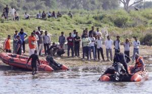 11 pilgrims dead so far in Vrindavan boat accident, 4 still missing hindi news big news mathura news khabargali 