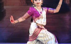 Little Dakshayani spread magic on the dance stage 'Natarang', won the second position with the presentation of Saraswati Vandana, in this 'Indian Art and Culture Program' organized by Sangeet Kala Academy, third class student of Bhavans School, Guru Rituja Balwadkar, Guru Sunita Singh in Pune, Raipur, Chhattisgarh, Khabargali