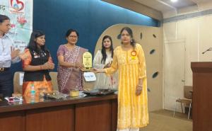 A unique example of social service: Shakuntala Foundation honored 151 social workers… On the initiative of Smita Singh, a disabled student got the support of education, Raipur, Chhattisgarh, Khabargali