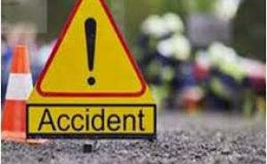 Four people, including the groom, died in three road accidents in Raigarh; a couple was killed in a collision with a trailer. hindi news raigarh news khabargali 