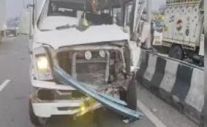 Three youths crushed by a traveller on the Delhi-Meerut Expressway hindi news big news latest news khabargali 