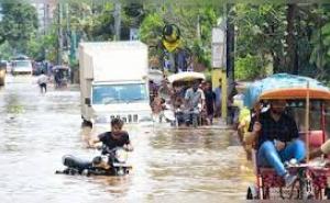 Torrential rain wreaks havoc in Guwahati, one youth dead, city flooded hindi news latest news khabargali 