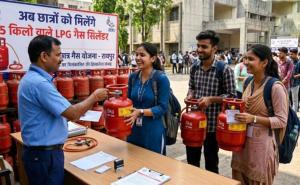 Chhattisgarh Collector issues order to students to get 5 kg gas cylinders raipur chhattisgarh big news hindi news khabargali 