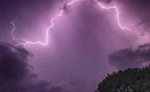 Two people died due to lightning during heavy storm and rain, one is in critical condition. Rajnandgaon news khabargali 