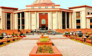 High Court opens on holiday, grants relief to student, orders Rungta College to issue admit cardsbilaspur chhattisgarh hindi News khabargali 