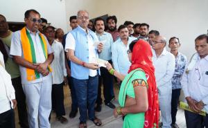 Service to mankind is service to God: MP Brijmohan Agrawal distributed cheques worth Rs 20 lakh to 200 beneficiaries, supported education, health and culture. From education and treatment of the poor to Ramayana Mandals, MP Brijmohan's sensitive support, Raipur, Chhattisgarh, Khabargali
