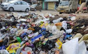 Raipur's garbage crisis: Sanitation workers' strike stalls door-to-door collection for the sixth day, troubling public, Khabargali 