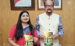 Governor Ramen Deka released Pooja Agarwal's book 'Mati Ke Pankh', Raipur, Chhattisgarh, Khabargali