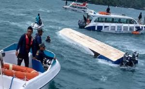 Tragic accident involving Indian tourists: Boat capsizes in Vietnam, killing 15, 21 rescued safely, Hanoi, Khabargali