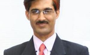 The country's second major research on Osho's 'spiritual communication': Senior journalist Vibhas Kumar Jha receives PhD degree, doctorate awarded by Shri Shankaracharya Professional University, Bhilai. Dr. Dhanesh Joshi, Research Director and Head of the
