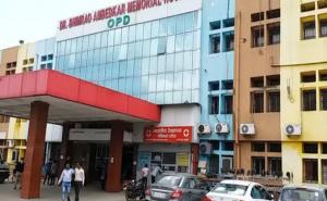 Patient from Gariaband saved at Ambedkar Hospital; arrow had pierced through from back to abdomen 