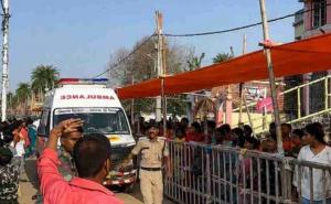 Major tragedy at Ashokdham Temple: 8 devotees killed and over 12 injured in a stampede. Latest news hindi news big News khabargali 