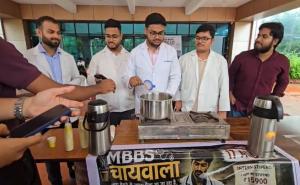  Intern doctors in Rajnandgaon staged a unique protest; posing as 'MBBS Chaiwalas,' they sold tea while remaining firm on their demand for a stipend hike. Latest News Hindi news khabargali 