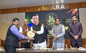 Raipur News, Prabha Foundation, Prabha Gaurav Shikhar Samman Ceremony, Dr. Dinesh Mishra, Journalist Award, Pioneers of Homeopathy, Social Service, Medicine and Journalism were honored, Chhattisgarh News, Khabargali