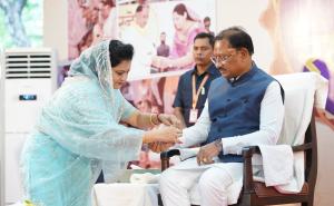 Salutations to sisters: Rakshabandhan with brother Vishnu, Rakshabandhan 2026, Chief Minister Vishnu Dev Sai, Chairperson of Chhattisgarh State Women's Commission Dr. Mamta Sahu, Chhattisgarh, Raipur, Chief Minister's residence, Khabargali