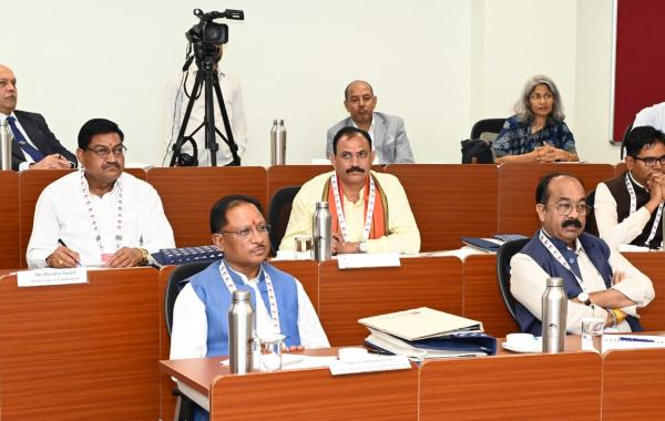 Discussion on preparing the road map for developed Chhattisgarh, Chhattisgarh government held discussions with renowned experts of the country on good governance and development, Indian Institute of Management, Raipur, Khabargali