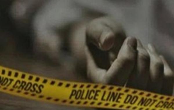 A young man committed suicide by jumping from a society building, his family members were inconsolable. Hindi news big news khabargali 