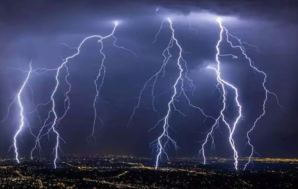 Lightning strikes in Chhattisgarh; 4 people, including a student, killed in Baloda Bazar. Hindi news latest news khabargali 
