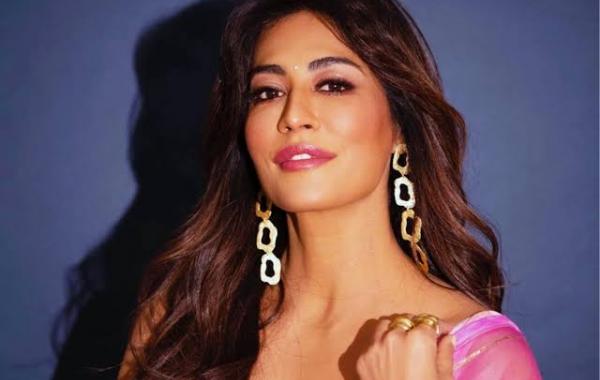  Bollywood actress Chitrangada Singh arrives in Raipur; adds a touch of glamour to the grand launch of Gitanjali Salon. raipur hindi news chhattisgarh news khabargali 