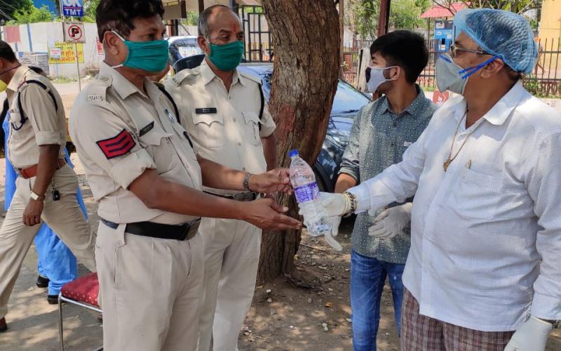 Pramod sharma, gud waale bhaiyya, raipur, lockdown, khabargali