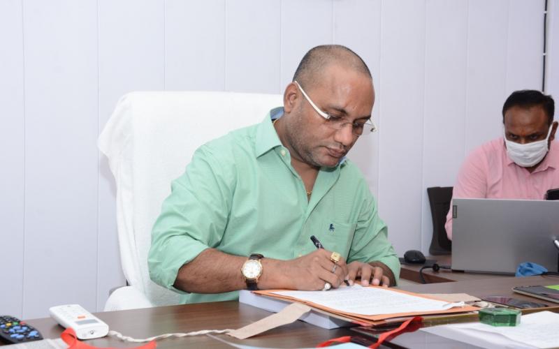 Guru rudra kumar khabargali, minister