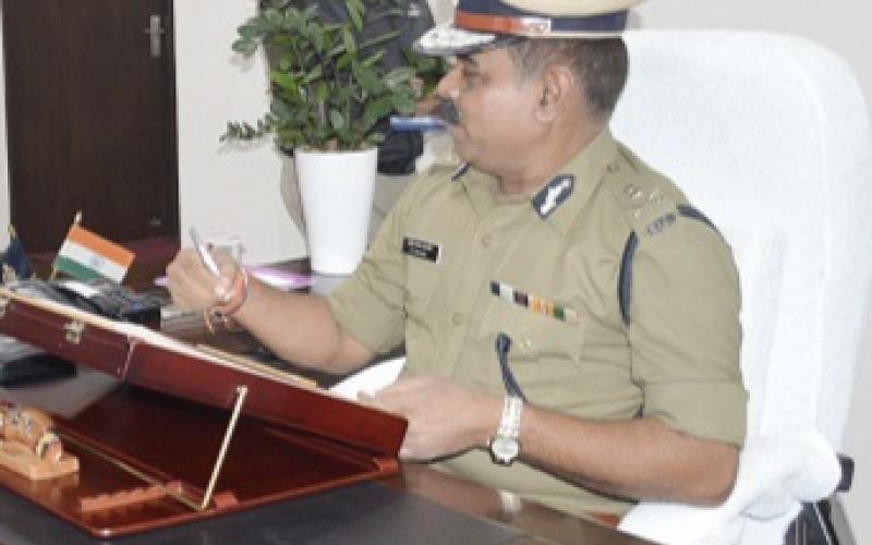 Dgp dm awasthi, khabargali