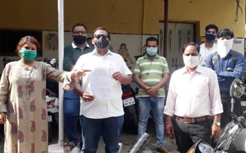 Private school teacher , akhilesh dubey, someshvar sahu, khabargali
