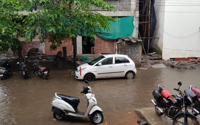 Lane no 7 KATORA talab, road, routinely flooded, SEWAGE WATER, Khabargali, Dengue, Leptospirosis, Jaundice, Rajdhani, Raipur, Ward number 57 Bhagwati Charan Ward bowl pond, street number 7, illegal construction, rain, drain,