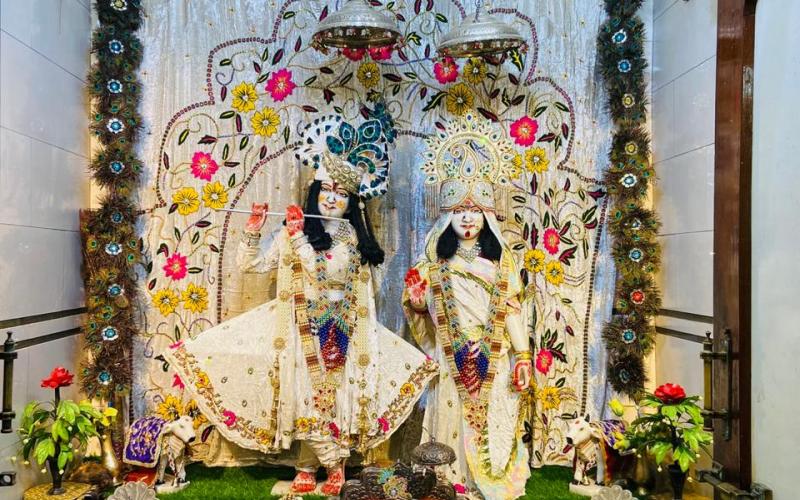 Shri Radha Krishna Temple located at Jawahar Nagar, Mahaprabhu, Maharas, Amritrupi Kheer, Shri Jugal-Jodi, Sarkar Ji, Divine White Shringar, Chief Priest Pandit Malaiya Maharaj, Raipur, Khabargali