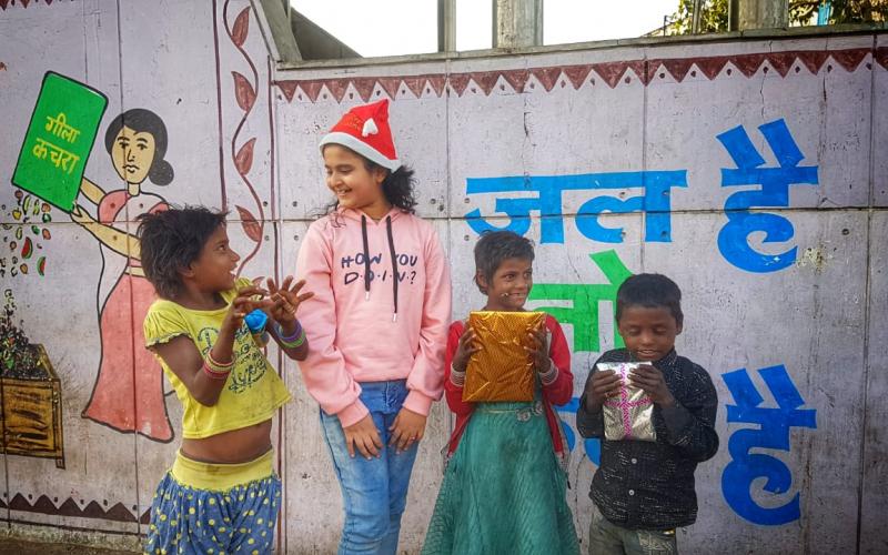 Ashita Agarwal, Santa Claus, Christmas, Kendriya Vidyalaya, poor children, needy, Raipur, Khabargali