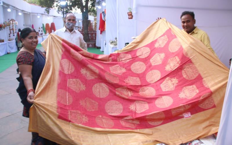 Rajdhani, Pandri Haat, Gandhi Shilp Bazaar, Chhattisgarh Handicrafts Board Development Commissioner, Handicrafts, Ministry of Textiles, Minister of Village Industries Guru Rudrakumar, Khabargali