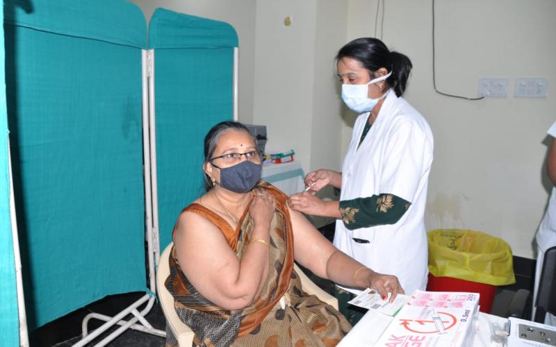 Kovid 19 Vaccine to Buzzargo, Chhattisgarh, Corona Vaccination, Health Care Worker and Front Line Worker, Khabargali