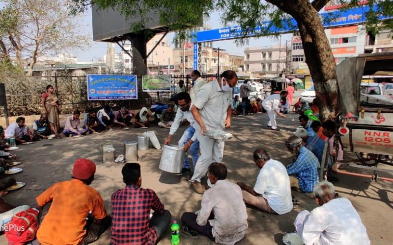 Social organization Awam A Hind Social Welfare Committee, helpless, helpless and helpless, laborers, beggars, Suchitan Abhiyan, Mohammad Sajjad Khan, Pandit Anil Shukla, Anil Kumar Sing, Zubair Khan, Yogeshwar Sinha, Anmol, Raipur, Chhattisgarh, Khabargali