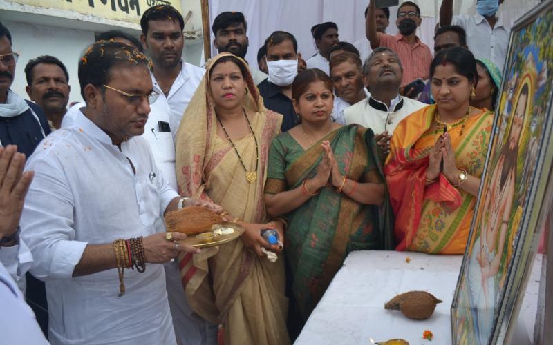 Minister of Public Health Engineering and Village Industries, Minister in charge of the district, Guru Rudra Kumar, Nagar Panchayat Patharia, Satnam Puja Aarti Program, Khabargali