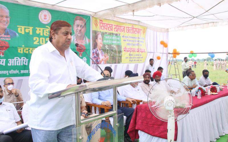 Guru Tegh Bahadur ji, Forest and Climate Change Minister Shri Mohammad Akbar, Police Training Academy Complex Chandkhuri, Van Mahotsav 2021, Chhattisgarh Sikh Society, Minority Commission, Mahendra Chhabra, Principal Chief Conservator of Forests and Chief of Forest Force, Rakesh Chaturvedi, Managing Director, State Small  Forest Produce Association, Sanjay Shukla, Principal Chief Conservator of Forest Wildlife, P.V.  Narasimha Rao, Plantation, Khabargali