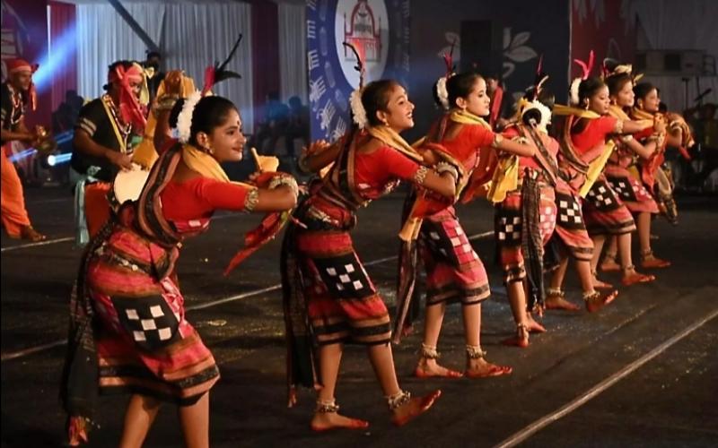 National Tribal Dance Festival, Tamil Nadu, White Kurta, White Lungi Dress, Kotha Dance, Lakshadeep, Bandiya Folk Dance, Andabar-Nicobar Nikori, Karnataka, Lambadi Folk Dance, Chhattisgarh, Oraon Karma Dance, Meghalaya, Bangla Dance Khabargali