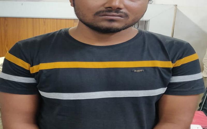 Vicky alias Vikas Choudhary, pistol and 8 pieces of live cartridges, Khamtrai Police, Raipur, Khabargali