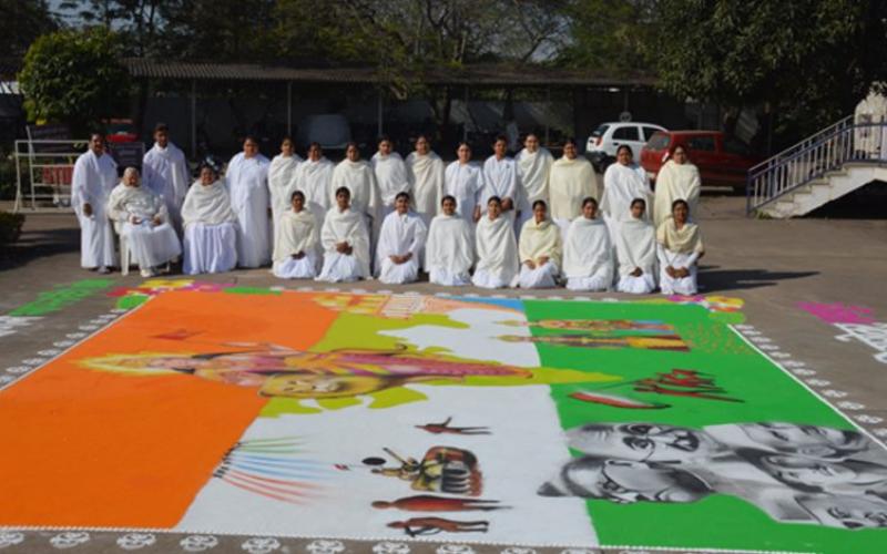 Prajapita Brahmakumari Ishwari Vishwavidyalaya, Vidhan Sabha Road, Shanti Sarovar, Vishal Rangoli, Brahma Kumari Kamala Didi, Raipur, Khabargali