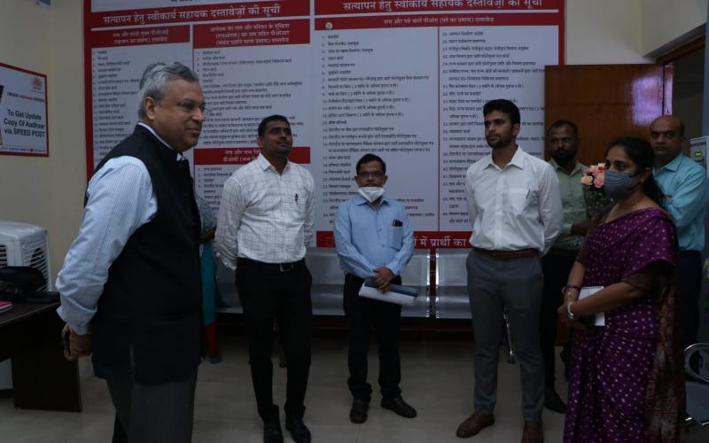 Unique Identification of India, Dr. Saurabh Garg, Chief Executive Officer, UIDAI, Deputy Director General Smt. Sangeeta P., Chhattisgarh State Aadhaar Director Srinivas Naik, Municipal Corporation Commissioner Mayank Chaturvadi, CHIPs, Joint Chief  Executive Officer, Nilesh Soni, Khabargali