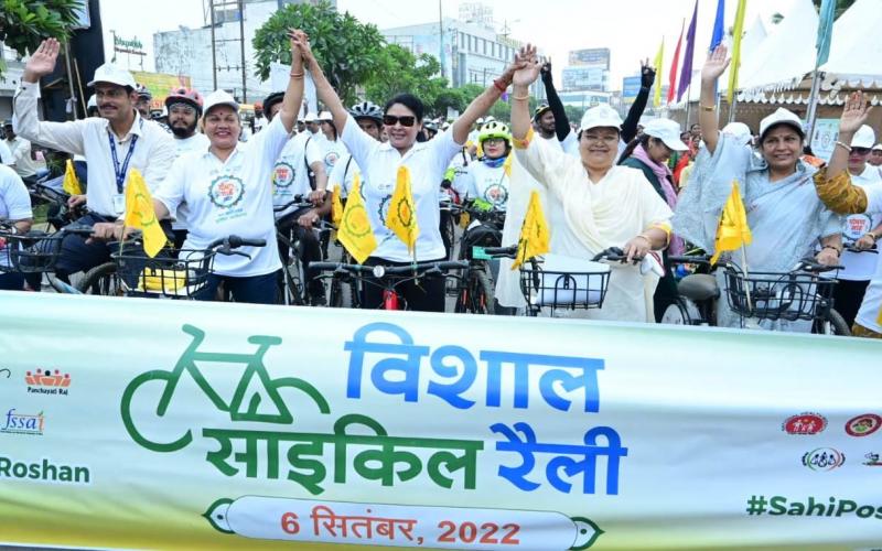 Minister of Women and Child Development, Mrs. Anila Bhendia, right nutrition, illuminating the country, well-nourished Chhattisgarh, cycle rally, Khabargali