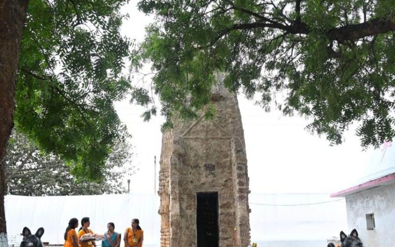 Kukurdev Temple, Khapri, Balod, Tomb of a devoted dog, Phani Nagvanshiya king, Chhattisgarh, Khabargali