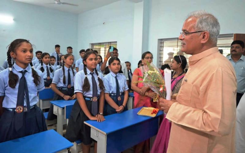 Protection of daughters, Beti-Hummer Man Abhiyan, Helpline Number, Special Women's Patrolling, Legal Rights, Good Touch, Bad Touch, Molestation, Sexual Harassment, Cyber ​​Crime, Prevention of Social Media Crime, Rights, Chief Minister Shri Bhupesh Baghel, Chhattisgarh, Khabargali