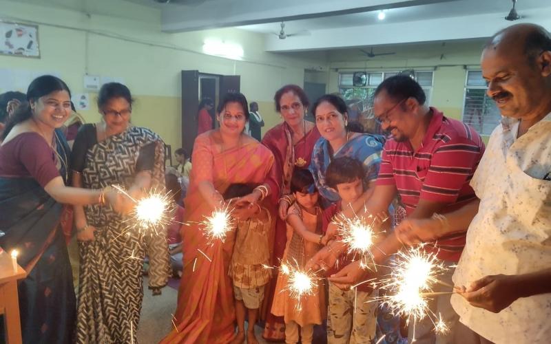 Visually Impaired Children, Prerna, Blind Disabled Girl, Deepawali's Deep, Zindagi Na Milegi Dobara, Service Future Organization, Sushma Tiwari, Shramik Basti, Children's Ashram, Vanvasi Kalyan Ashram, Divyang School, Old Age Home, Ajay Sharma, Chandrasena Dewan, Swati Soni, Hemlata  Suman Sharma, Bihari Lal Sharma, Santosh Sahu, Manisha Chandrakar, Neelima Mishra, Mamta Badgaiya, Rashmi Sharma, Neelu Sharma, Pratibha Gupta, Raipur, Khabargali