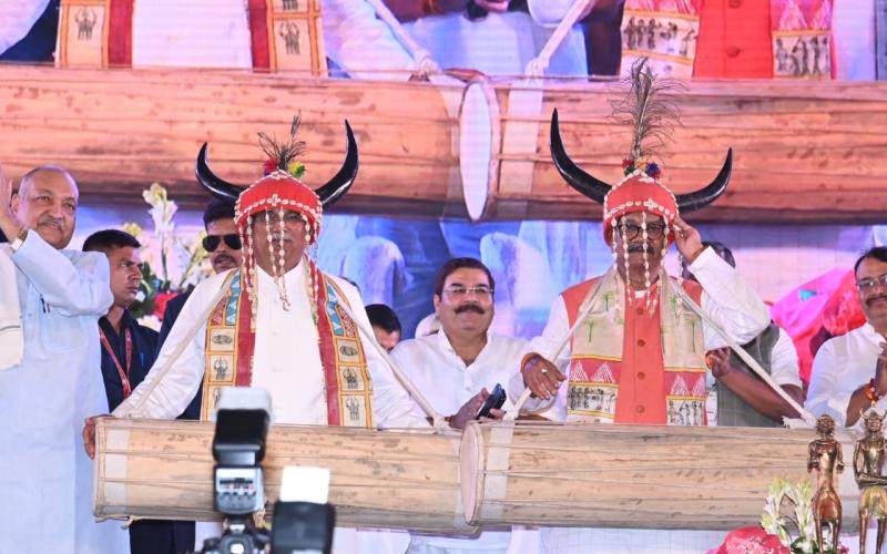 Chief Minister Bhupesh Baghel, Science College Ground, Tribal Nagada, Tribal Dance Festival, inauguration, Assembly Speaker Dr. Charandas Mahant, Home Minister Tamradhwaj Sahu, Agriculture Minister Ravindra Choubey, Transport Minister Mohammad Akbar, Culture Minister Amarjit Bhagat, Excise Minister Kawasi Lakhma, Women and  Child Development Minister Smt. Anila Bhendia, Rajyotsava, Chhattisgarh, Khabargali