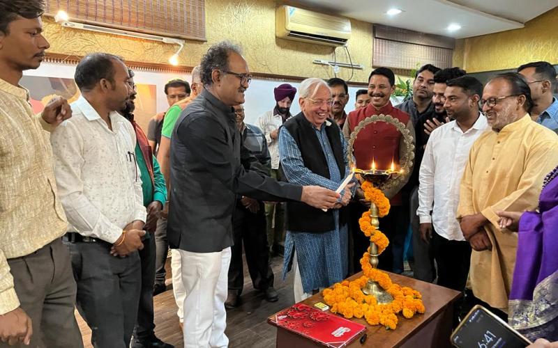 Exhibition, Poet, Critic, Senior Culturalist, Ashok Bajpai, Yogendra Tripathi, President Kala Akademi Chhattisgarh Culture Council Chhattisgarh, Hukum Lal Verma, Famous Painter, Amanul Haque, Craftsman Ram Kumar Indoria, Sculpture Art, Seeker, Karuna Sidar, Diksha Sahu, Jitendra  Sahu, Sandeep Kindo, Rajendra Thakur, Mohanlal Baral, Manisha Verma, Rajendra Sungaria, Vipin Singh Rajput, Chanchal Sahu, Shyam Sunder Singh, Chhagendra Usendi, Suresh Kumbhakar, Praise Verma, Kishore Sharma, Dharam Netam, Nikhil,