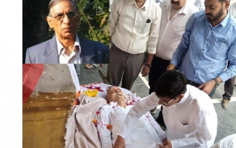 Farewell given with old eyes, eminent journalist, Ramesh Nayar, merged in Panchatattva, research bench, last journey, Raipur, Chhattisgarh, Khabargali